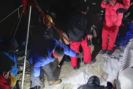 غار بابا احمد چالدران یک شکاف طبیعی با گاز سمی است نه غار تاریخی