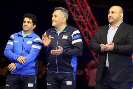 یاری: باشگاه استقلال کشتی را با فوتبال اشتباه گرفته است/ خیانت کردند