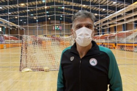 تغییر آیین‌نامه لیگ دور از انصاف است/ این مسائل در شان یک فدراسیون نیست