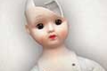 کودک آزاردیده با تسبیح به خانه امن منتقل می‌شود