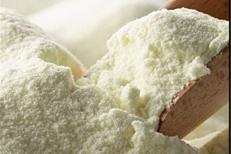 دپوی ۸۵۰۰ تن شیرخشک در اصفهان/ باید صادر کنیم، اما مجوز نداریم