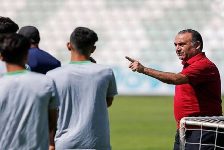 عبدی: نباید با رفیق بازی مربی شد