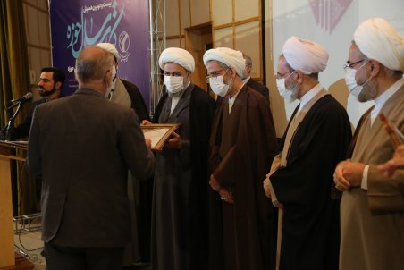 قم| برترین های کتاب سال حوزه تجلیل شدند