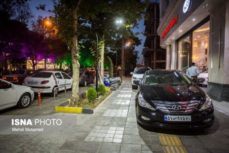 وسایل نقلیه‌ای که در پیاده‌‍روها پارک می‌کنند با دوربین اعمال قانون می‌شوند