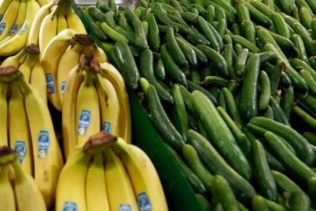 یکه‌تازی موز در بازار/ خیار به قیمت مرغ رسید