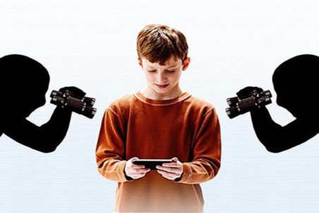 مجازات سرک کشیدن به تلفن همراه دیگران چیست؟