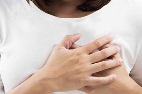 شقاق سینه یا ترک نوک سینه؛ علائم و نشانه‌ها