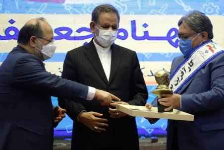 محسن احتشام بنیانگذار تروند زعفران قاین کارآفرین برتر ملی شد