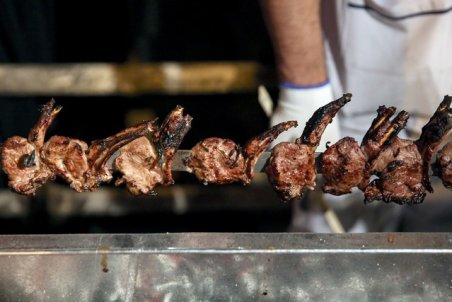 ضرر 25 هزار تومانی رستوران‌داران مشهد در فروش هر پرس شیشلیک