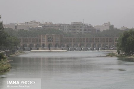 گرد و غبار اصفهان ترکیبی از ذرات معدنی، فلزات سنگین و دوده است