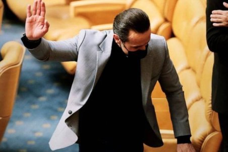 دشنه در پهلوی علی کریمی!