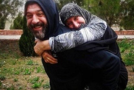 تصویری دیده نشده از علی انصاریان در کنار خانواده