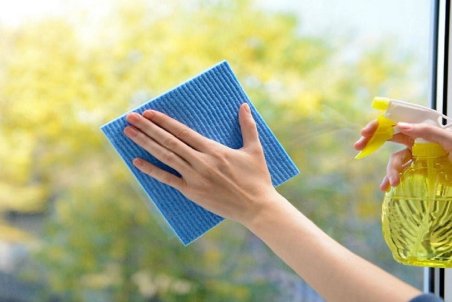 قیمت انواع شیشه پاک کن برای خانه تکانی