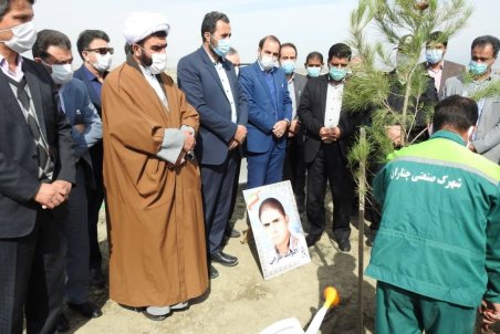 مراسم درختکاری به یاد بود شهداء در شهرکهای صنعتی توس و چناران برگزار شد