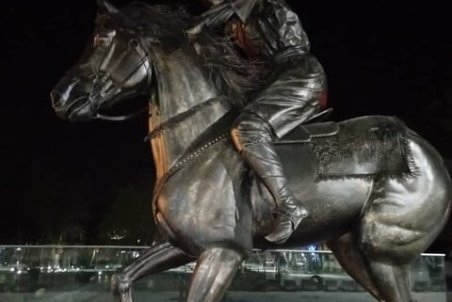 نصب نماد چوگان در چهارباغ عباسی اصفهان