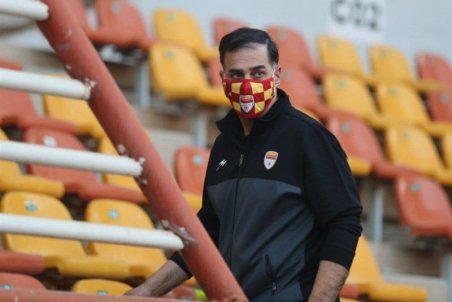 آذری: درباره موضوع میزبانی‌ها باید تابع تصمیمات کلان باشیم