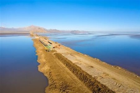 آغاز عملیات اجرایی انتقال آب از خلیج فارس به استان اصفهان