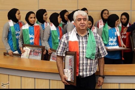 شمس: امیدوارم عزیزی خادم گوشه چشمی به فوتسال داشته باشد