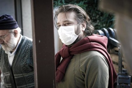 شرایط مهیا باشد همه با تلویزیون کار می‌کنند