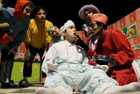 کرونا تئاتر قم را از نفس انداخت/ بی مهری مسوولان دردی بدتر از کرونا