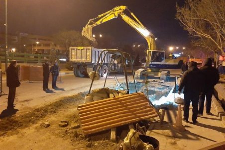 مهارحادثه کلکتور فاضلاب کنار گذر پل شهید چمران