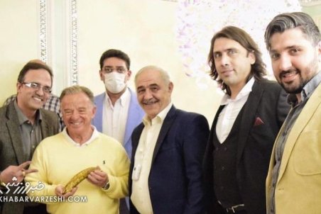 تقدیر از رییس فدراسیون بین‌المللی با موز!