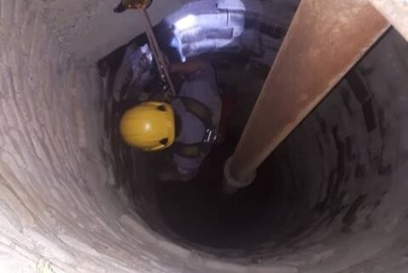 نجات کارگر ساختمانی از چاه ۷ متری در اصفهان