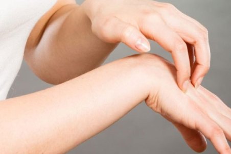 علل خارش پوست و راه‌های درمانی آن