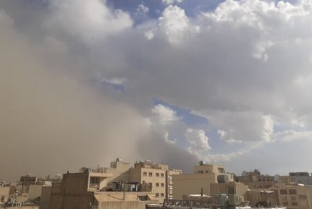 اصفهان در احاطه ریزگردهای داخلی و خارجی است/ علت بارش باران ‌گِل