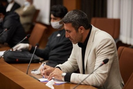 محمودی: از مربیان مختلف درکنار الکنو استفاده شود/جوانها تجربه اندوزی کنند