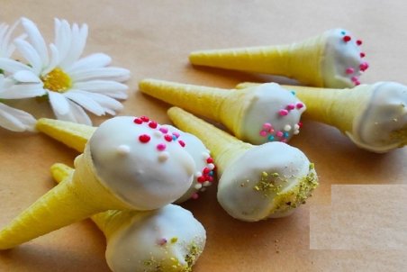 طرز تهیه مینی بستنی خرمایی