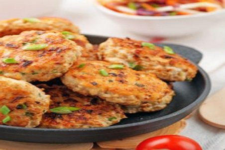 طرز تهیه کوکوی مرغ و قارچ با طعم پیازچه