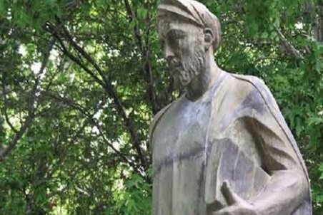 مجسمه شیخ بهایی به چهارباغ اصفهان بازگشت