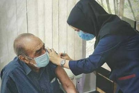 لحظه واکسیناسیونِ استاد خواجه امیری
