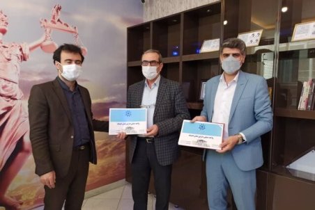 اعطای نشان اعتماد به واحدهای صنفی اصفهان در راستای شعار سال