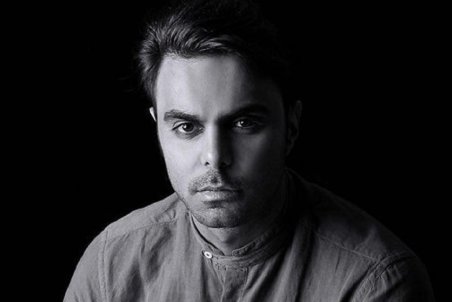 عکس خاطره انگیز آقای بازیگر در حرم رضوی