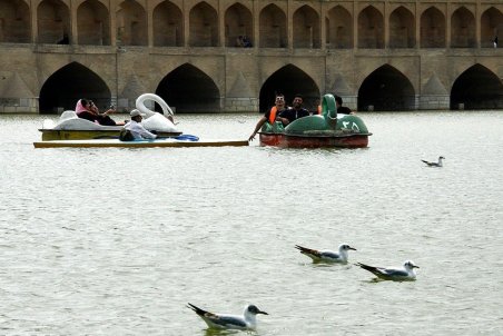 زاینده رود به زودی جاری خواهد شد