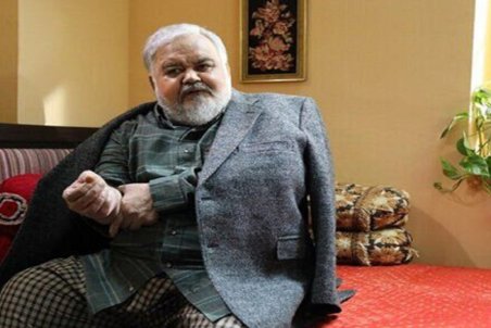 ماجرای کرونا گرفتن اکبر عبدی از زبان تهیه‌کننده «روز‌های آبی»