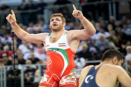 پرویز هادی : تا زمانی که در کشتی این مدیریت حاکم است دیگر مسابقه نمی‌دهم!