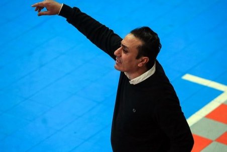 لک: اگر تماشاگر داشتیم الان برای قهرمانی در لیگ برتر می جنگیدیم