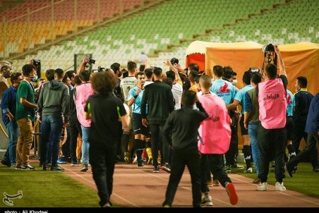 هویت فرد درگیرشده با فیلم‌بردار اصفهانی در بازی سپاهان-پرسپولیس مشخص شد