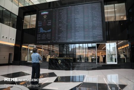 بورس ۱۴۲۸ واحد افت کرد/ شاخص به یک میلیون و ۱۸۷ هزار واحد رسید