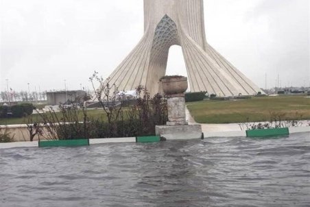 معضل آبگرفتگی میدان آزادی برای همیشه تمام شد