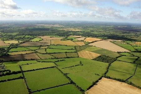 اهالی روستای گوگردچی تکاب از ۱۵ سال گذشته به اراضی کشاورزی خود دسترسی ندارند