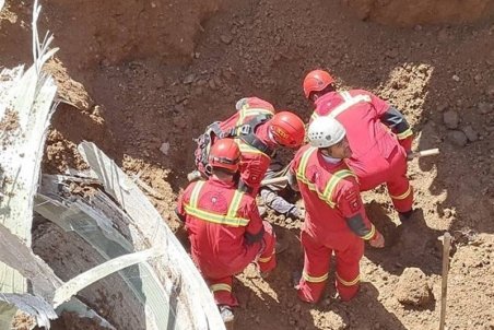 ریزش مرگبار آوار در کانال حفاری شده + تصاویر