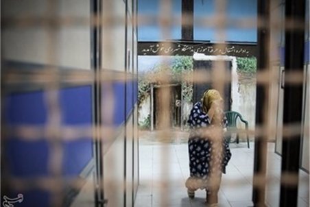 پیگیری ادعاها درباره بدرفتاری با یک "زندانی امنیتی" توسط رئیس سازمان زندان‌ها