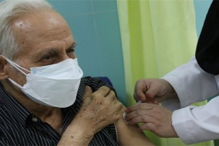 آخرین جزئیات واکسیناسیون سالمندان در ایران/ چند درصد افراد پیامک دریافت کرده‌اند؟