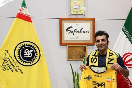 تمدید قرار داد عقاب آسیا با سپاهان