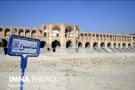 شیشه فروش: بیش از ۳۰۰ نقطه استان اصفهان با بحران کم‌آبی مواجه است