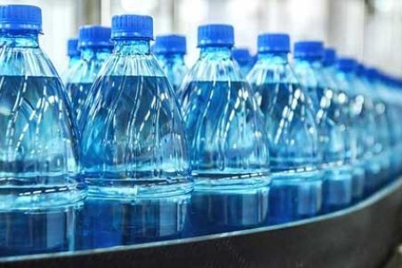 قاچاق چمدانیِ آب‌معدنی از فرانسه به ایران!